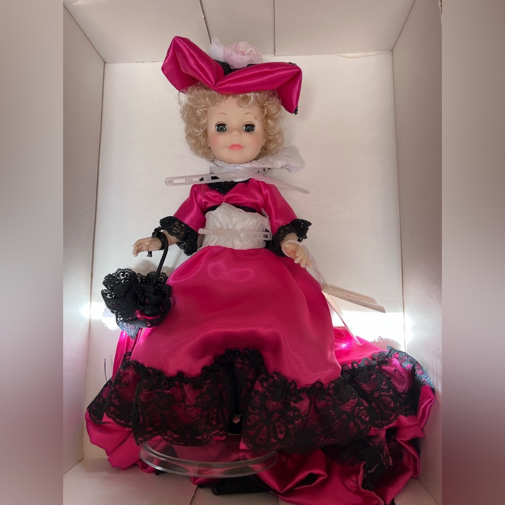 Royal House Of Dolls 1989 Camellia No 145 New in the box